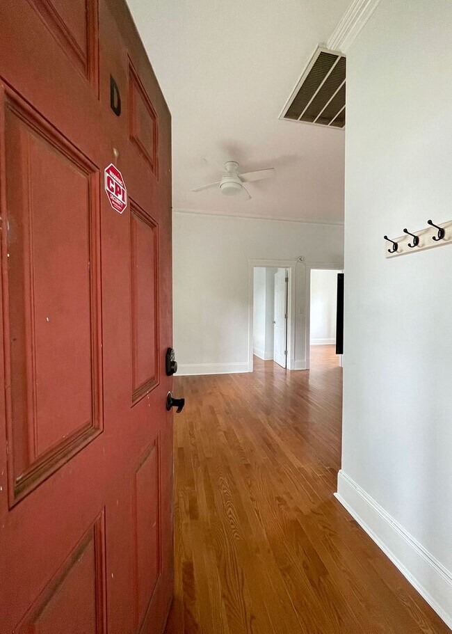 Foto del edificio - Available 8/1. Gorgeous 2 BR/1 BA Unit in the Historic East Side!