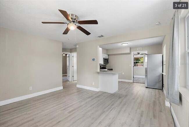 Building Photo - Home For Rent in St Petersburg!
