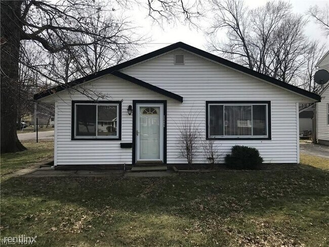 Building Photo - 3 br, 1 bath House - 34486 Roberts Road