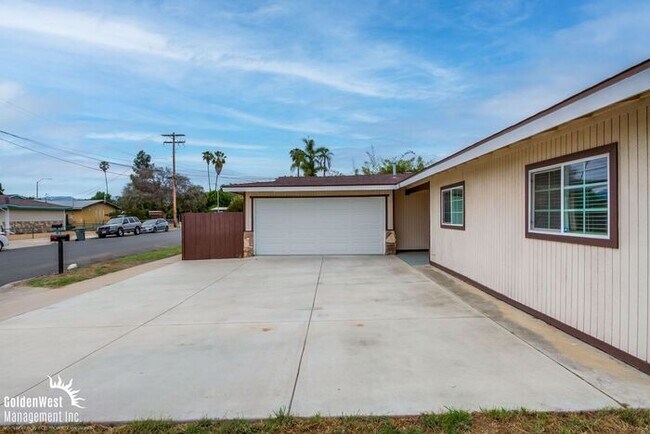 Foto del edificio - Lovely 4Bdm 2Ba Home Located in Escondido