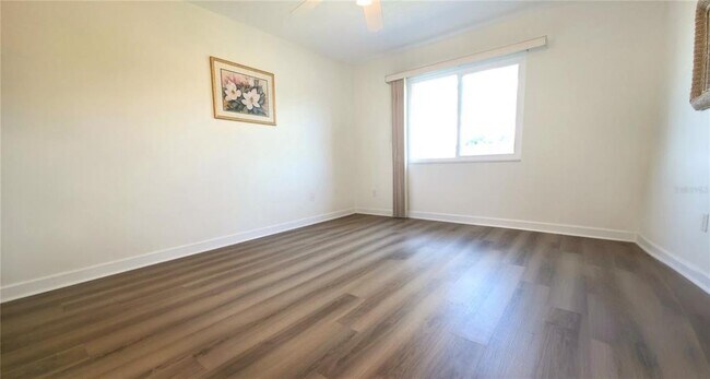 Building Photo - 2124 N Tamiami Trl