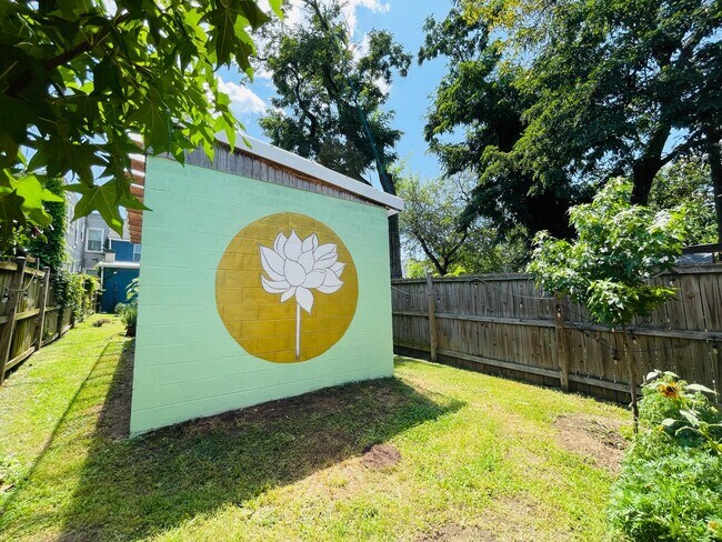Foto del edificio - 2BR/1B in historic Anacostia. HUGE back yard