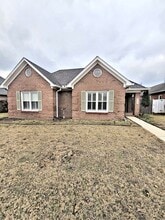 Building Photo - 2208 Yorkshire SE