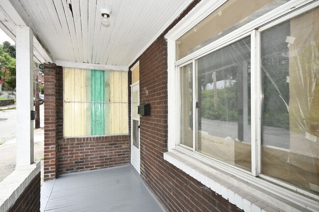 Building Photo - Bright 2-Bedroom Home in Rankin - Section ...