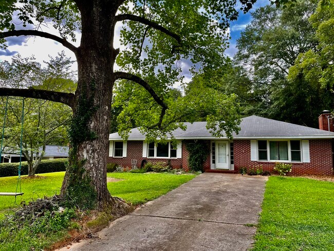 Building Photo - 60 Carole Ln