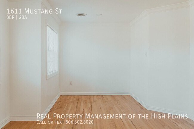 Building Photo - COMPLETELY REMODELED IN WESTLAWN