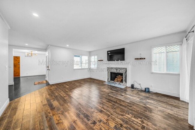 Building Photo - 20 Del Robles Ave