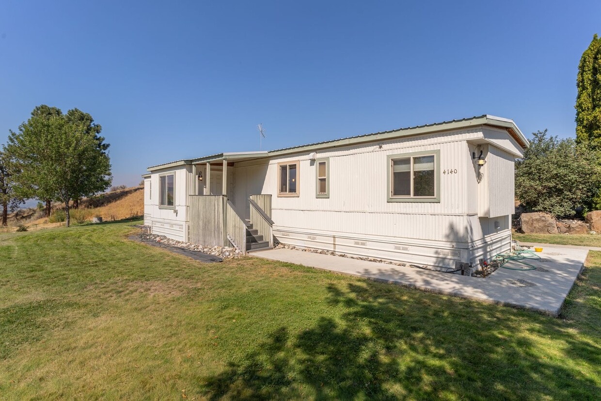 Primary Photo - 1-bedroom, 1.5-bathroom open concept