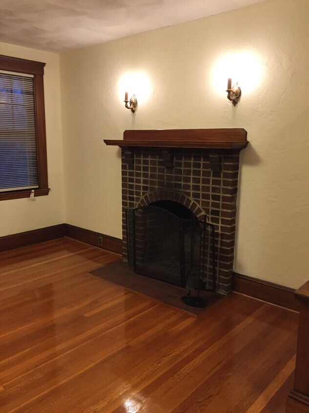 living room - 135 Fellsway W