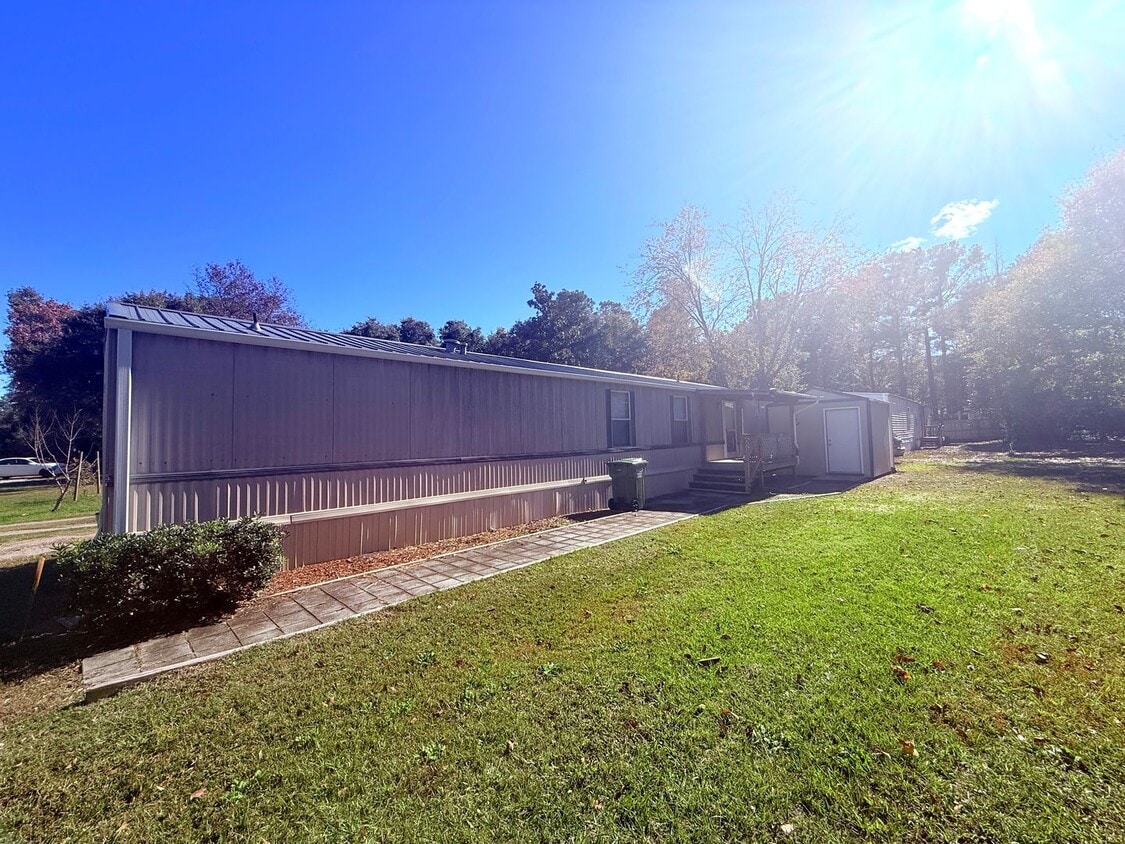 Single Wide Home 5 minutes to Wrightsville Beach and UNCW 2 bedroom with deck - Single Wide Home 5 minutes to Wrightsville Beach and UNCW 2 bedroom with deck