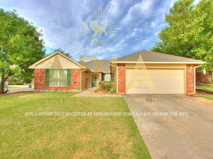 Primary Photo - Spacious 3 bed 2 Bath North Norman House!