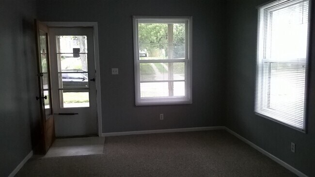 Foto del edificio - 930 Baraga St NE