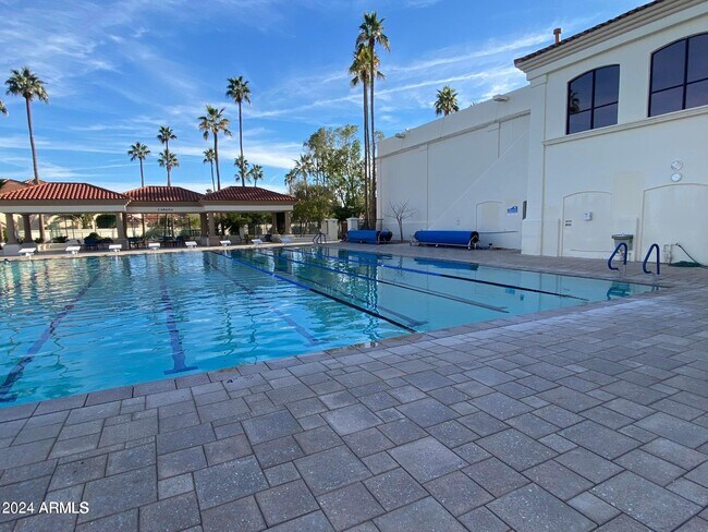 Building Photo - 2301 E Beachcomber Dr