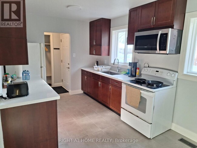 Building Photo - 2415 Padstow Crescent