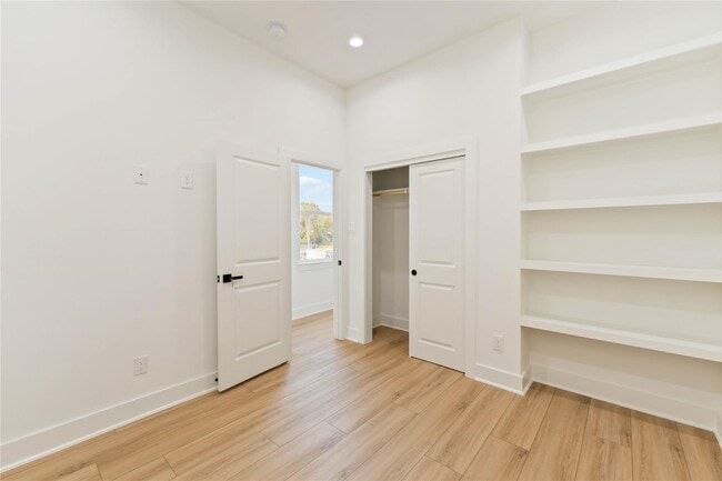 Building Photo - 8048 Sunbury St
