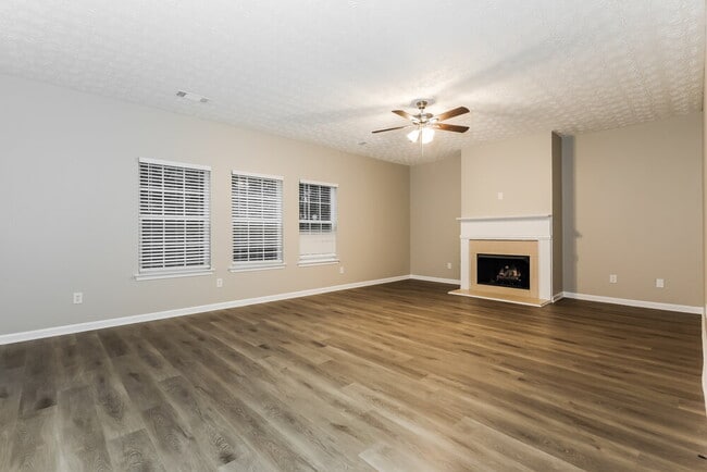 Building Photo - 204 Sandstone Dr