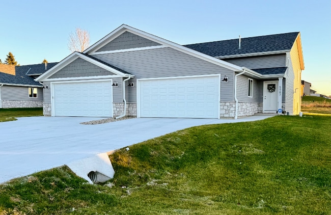 Building Photo - 5989-5991 Hanson Ct