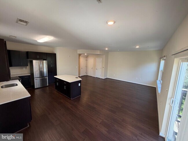 Foto del edificio - 3301 Demirel Way