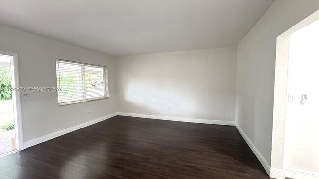 Foto del edificio - 11105 NE 9th Ave