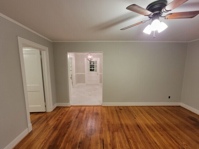 Building Photo - 306 Sunset Cir