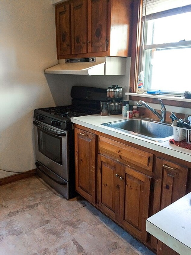 Building Photo - Charming 1-Bedroom Apartment in Prime Blue...