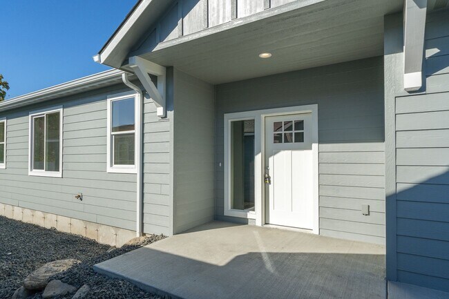 Building Photo - 4255 &amp; 4257