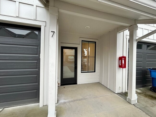 Building Photo - Townhome Available in Vancouver, WA!! MOVE IN SPECIAL