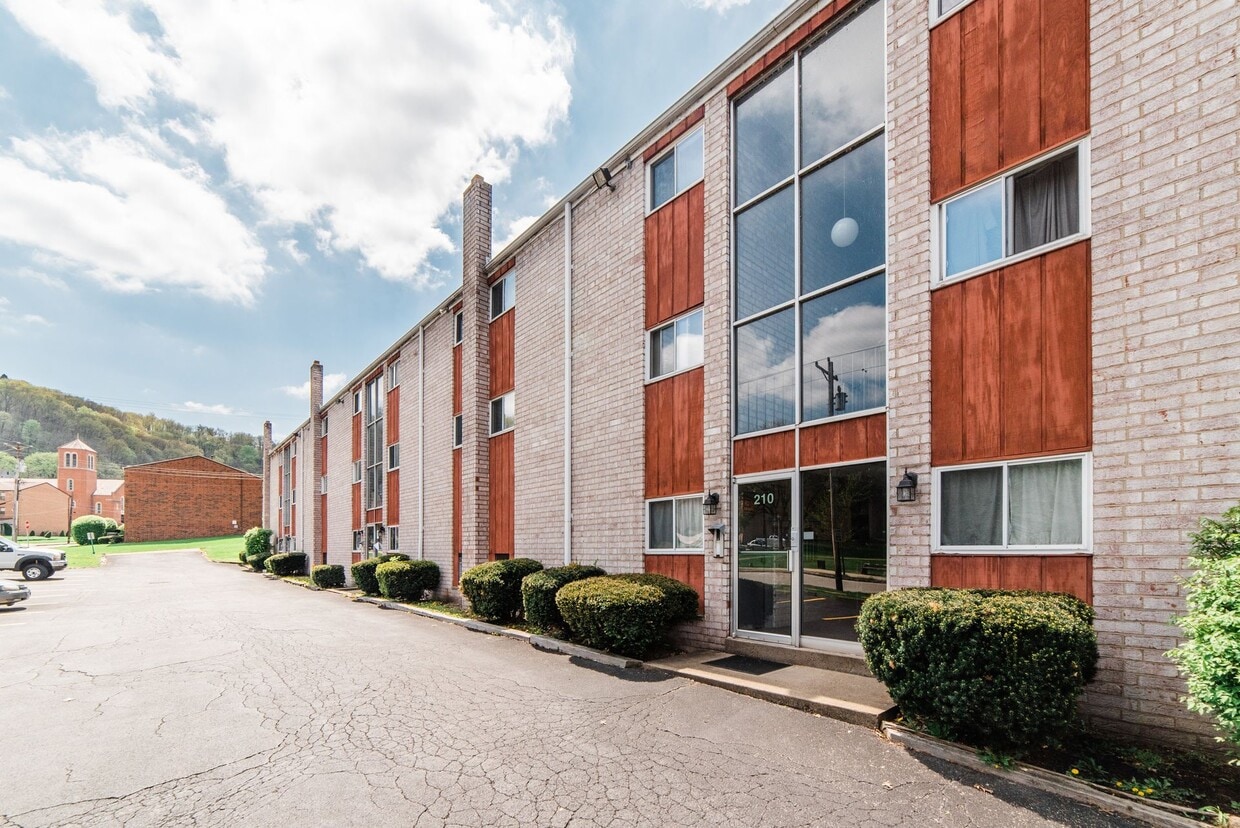 Primary Photo - Parkside Apartments
