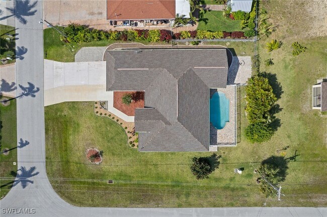 Building Photo - 3737 SW 13th Ave