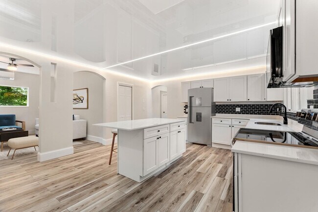 Building Photo - 136 Academy Hill Rd