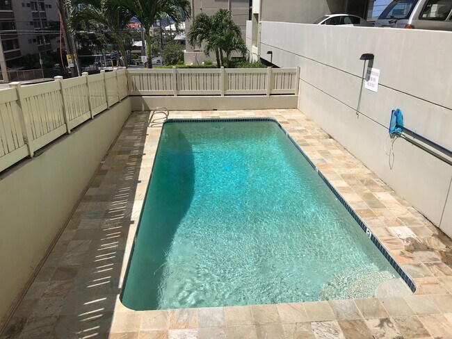 Foto del edificio - Westview Plaza - 1 bdrm, 1 bath, 1 covered...