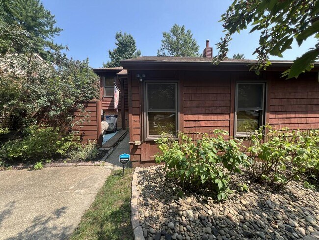 Building Photo - 1002 Timber Creek Dr