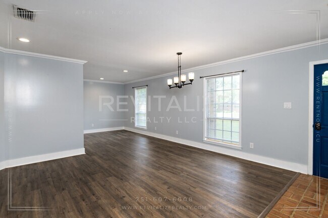 Foto del edificio - Spacious Brick Home in West Mobile!