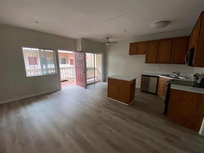 Building Photo - 9825 Topanga Canyon Blvd