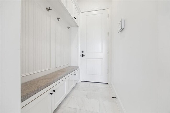 Foto del edificio - 3850 Glen Arbor Dr