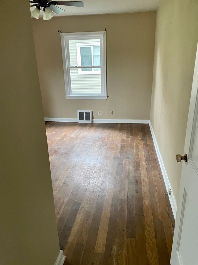 Foto del edificio - Charming 2 bedroom house located near Ball...