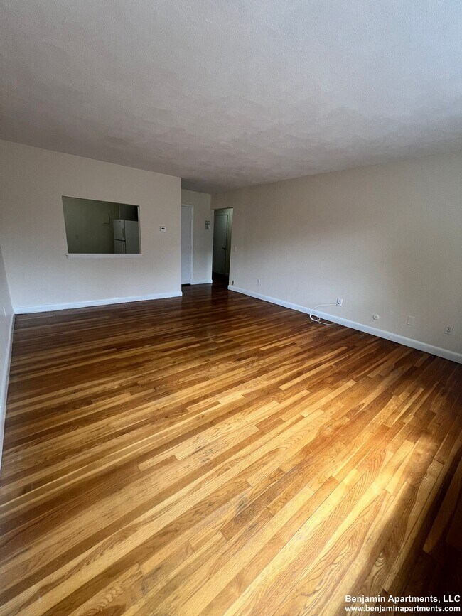 Building Photo - 65 Gardner St