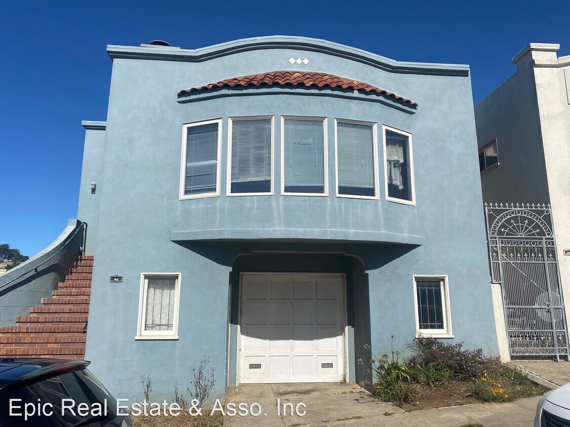 Primary Photo - 3 br, 1 bath House - 42 Castle Manor Ave