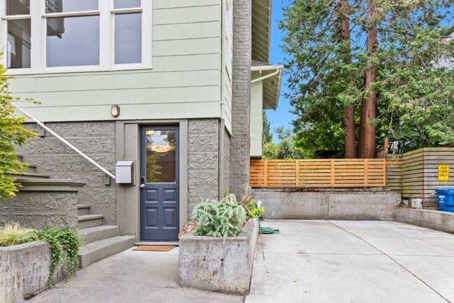 Foto del edificio - 1Bd/1Ba Seattle Duplex