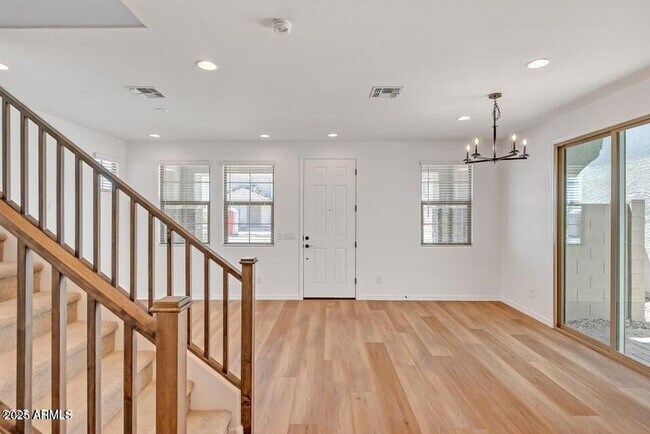 Building Photo - 3 Bedroom 2.5 Bathroom North Creek Home in...