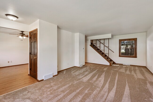 Building Photo - 5231 N Mohawk Ave