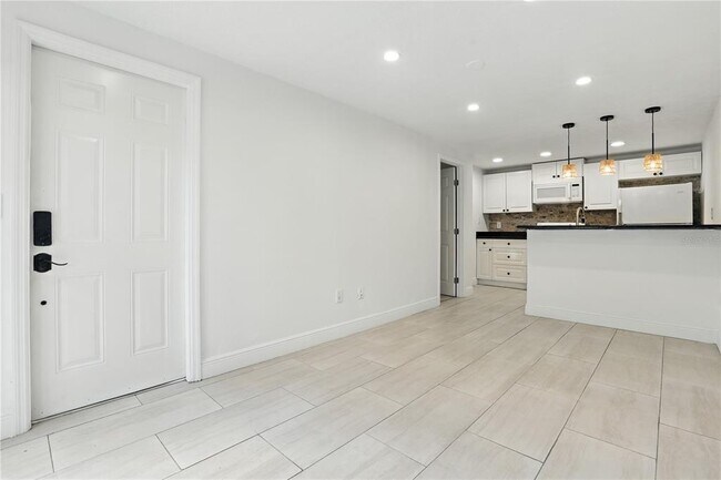 Foto del edificio - 614 N Hyer Ave