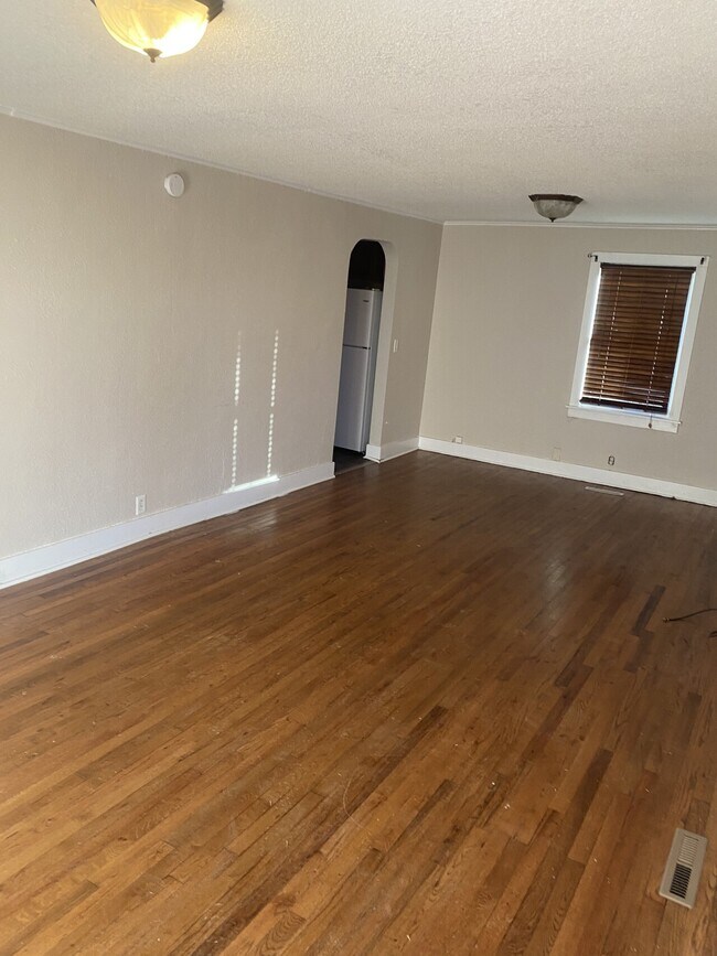 Building Photo - 2731 S Highland