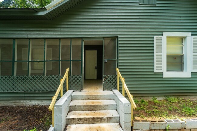 Foto del edificio - Cozy, Stylish, and Newly Renovated in the ...