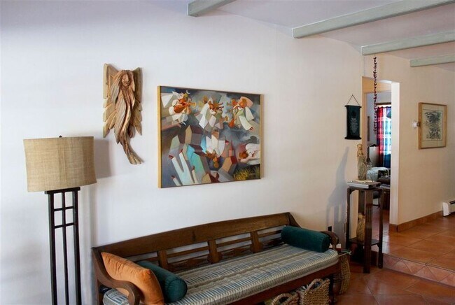 Building Photo - 405 Camino de la Placita Unit 2B