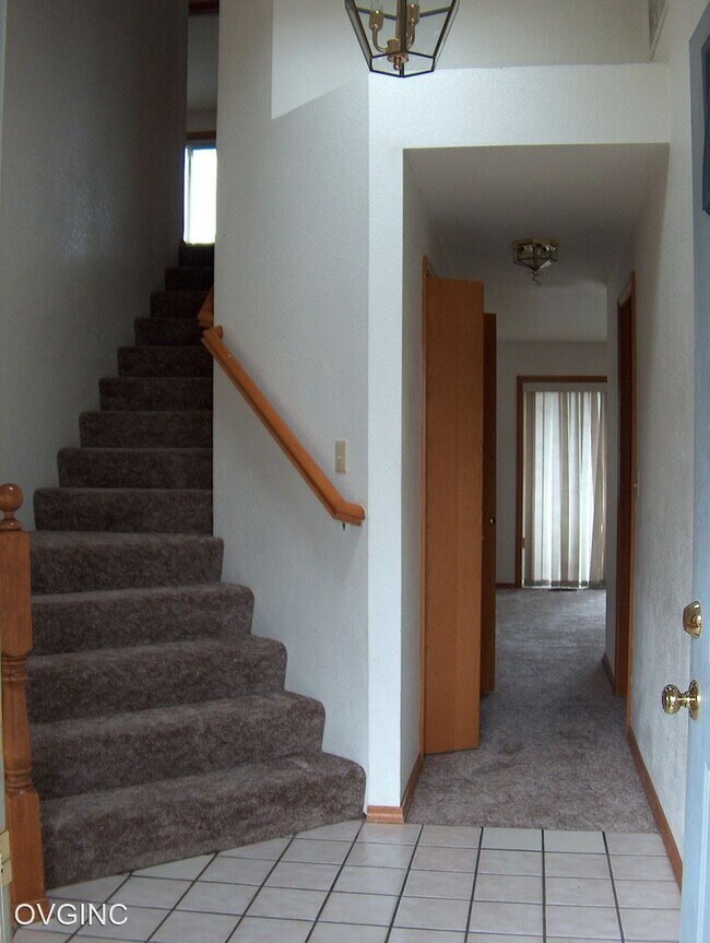 Building Photo - 3 br, 2.5 bath House - 6023 THORNBURY PL S.E.