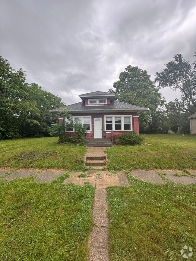 Building Photo - 628 Birdsell St