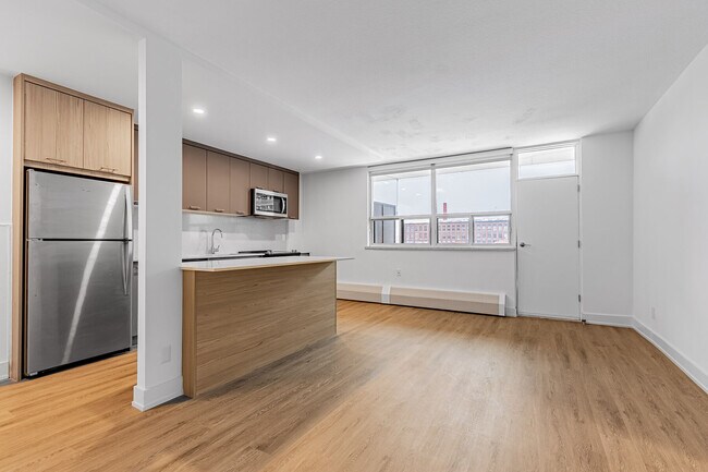 Building Photo - 135 Tyndall Ave