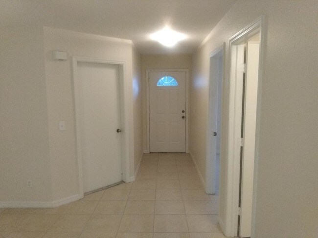 Foto del edificio - 7446 Pond Cir