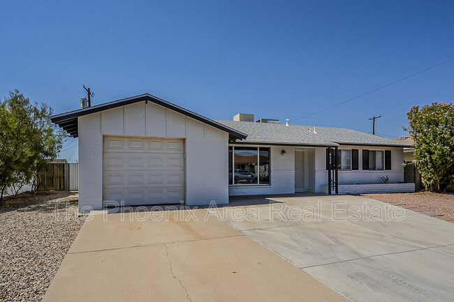 Building Photo - 8439 E Palm Ln